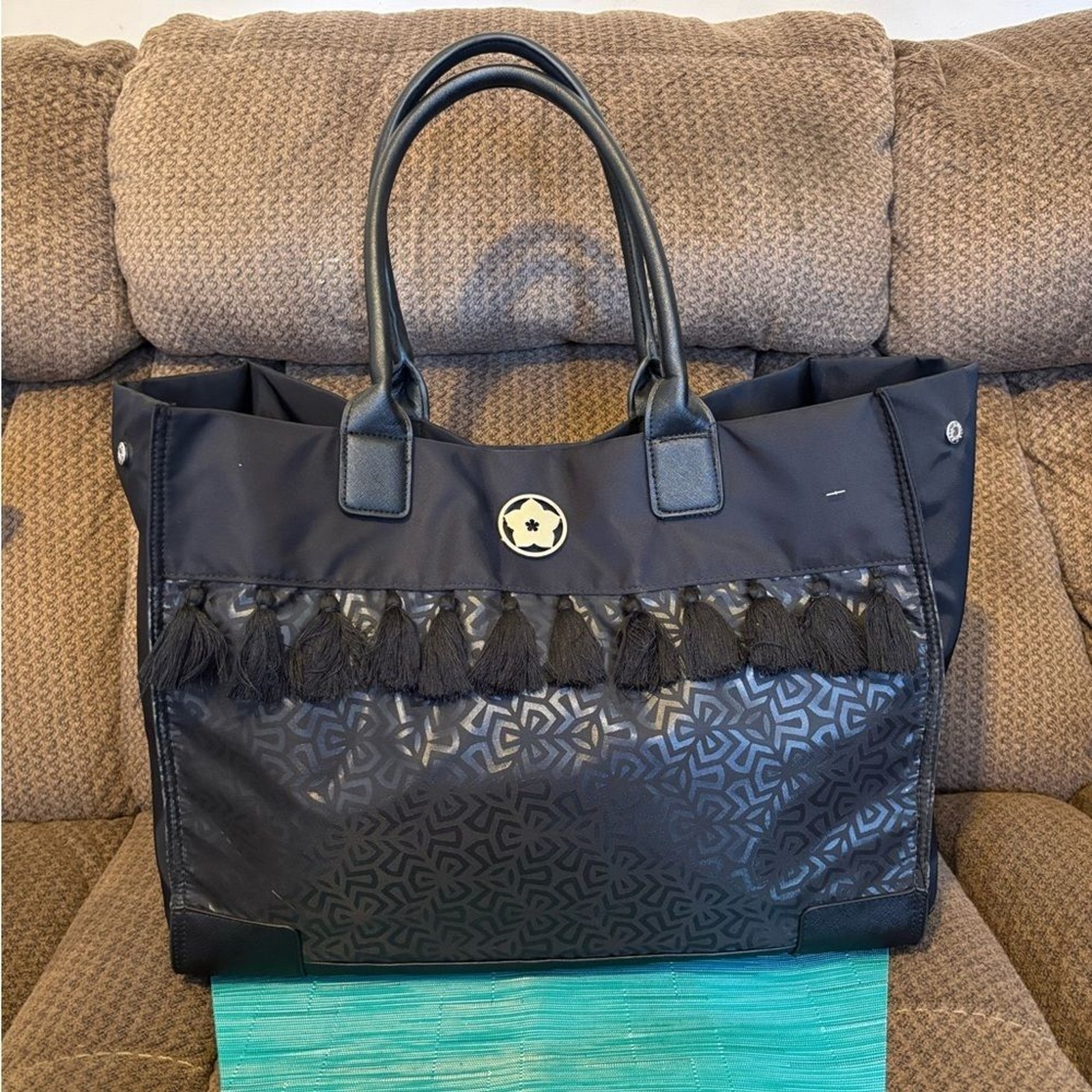 🤎🤎Bari Elegant Black Tote Bag with Tassel Accents BIX #B🤎🤎