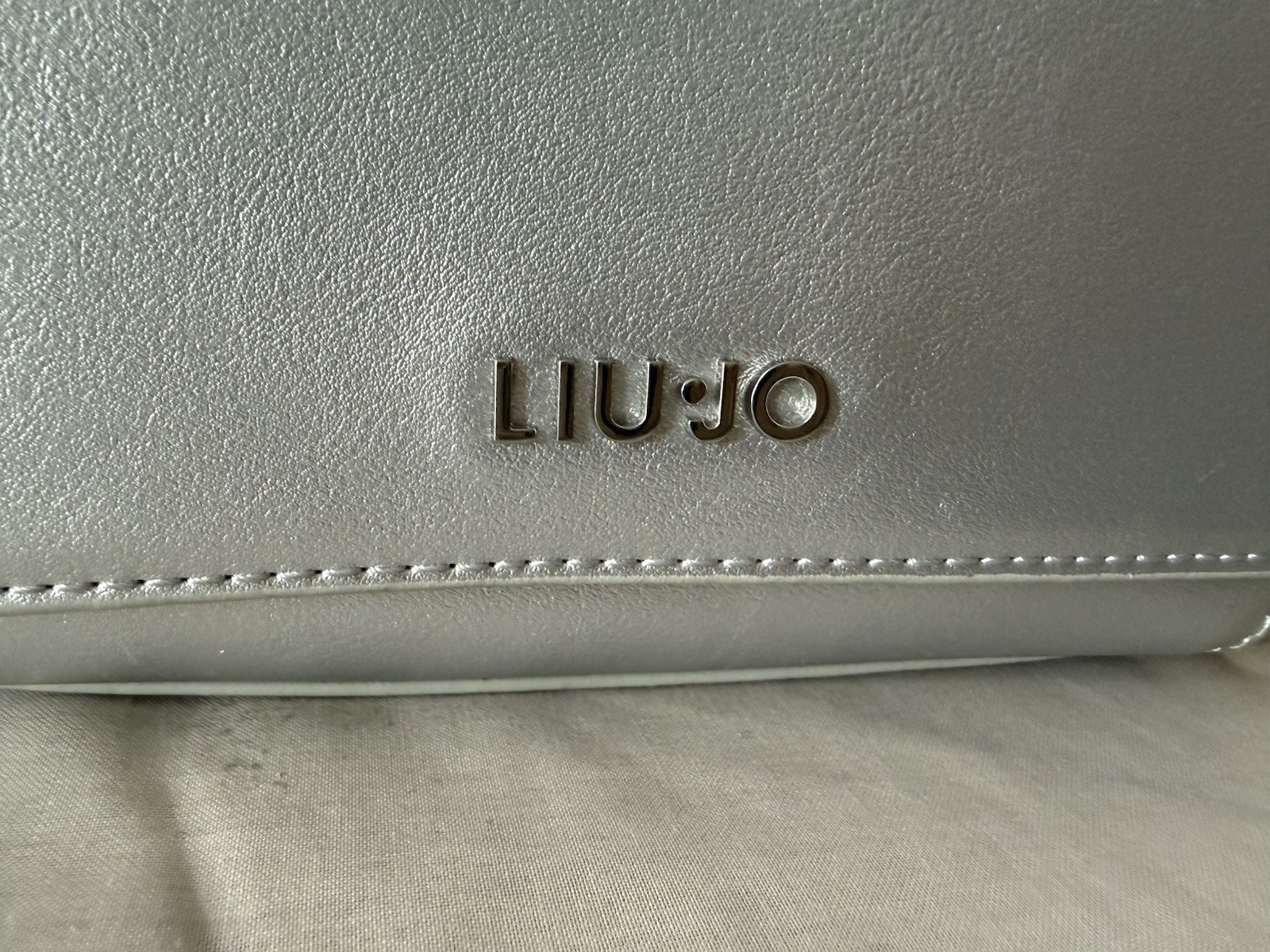 Liu Jo Silver Metallic Mini Crossbody Bag | Chain Strap | Magnetic Closure EUC