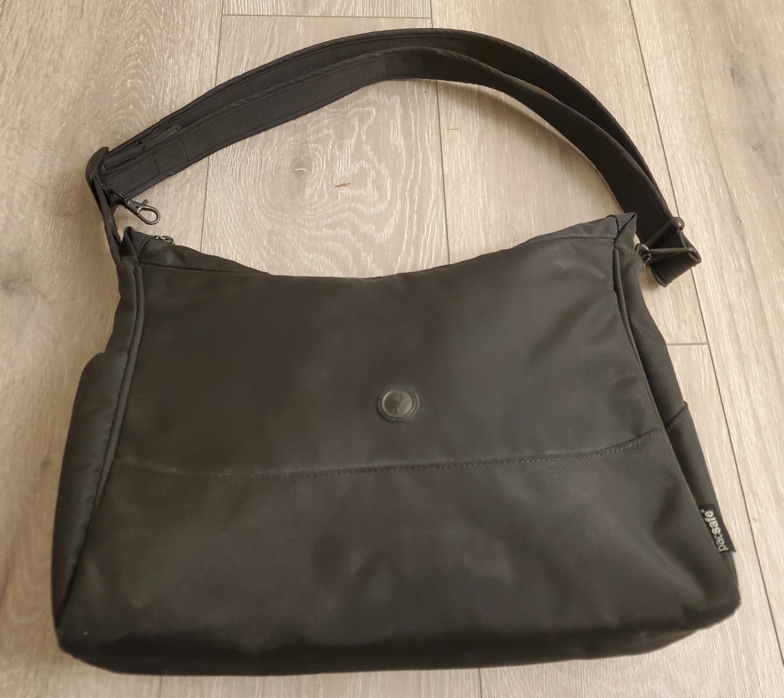 Pacsafe Black Citysafe 200 Anti Theft Crossbody Hobo Shoulder Travel Bag M NWOT