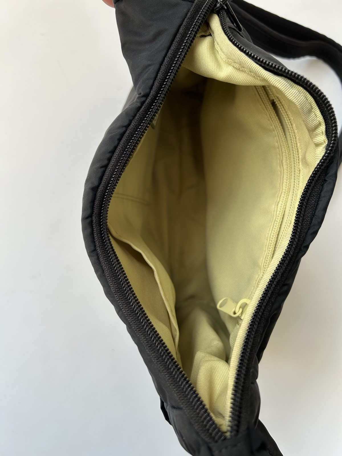 Pacsafe Citysafe 100 GII 20120 RFID Anti-Theft Exomesh Crossbody Bag Black