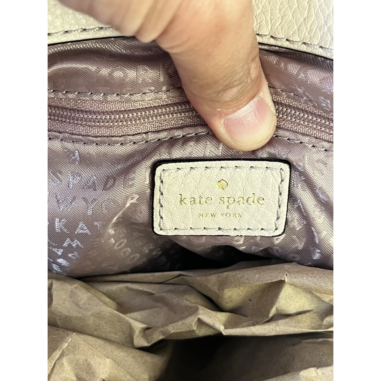 Kate Spade Medium Cream Handbag – Elegant Sophisticated Style, Classic Tote Purs