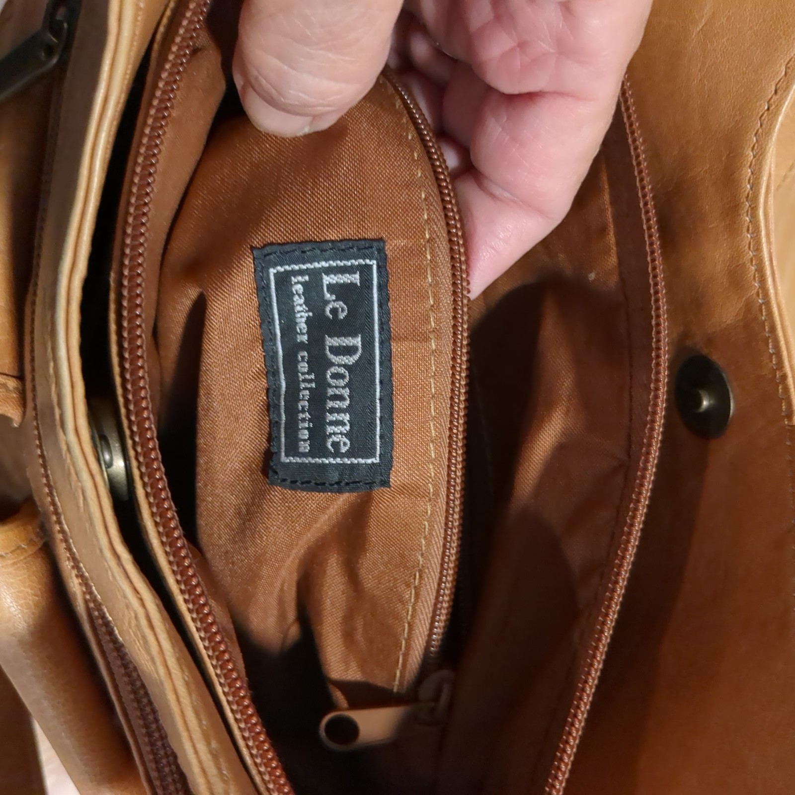 Le Donne Leather Collection Tan Shoulder Bag Handbag Multi Pockets