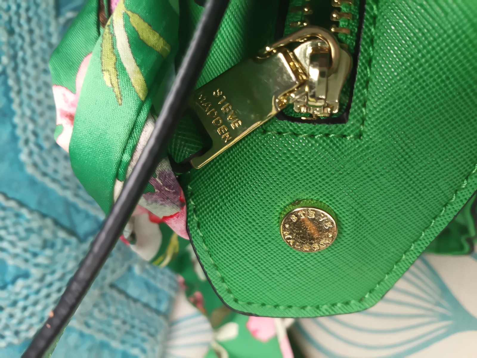 Steve Madden Lime Green Crossbody Pocketbook Satchel Bag W/Scarf