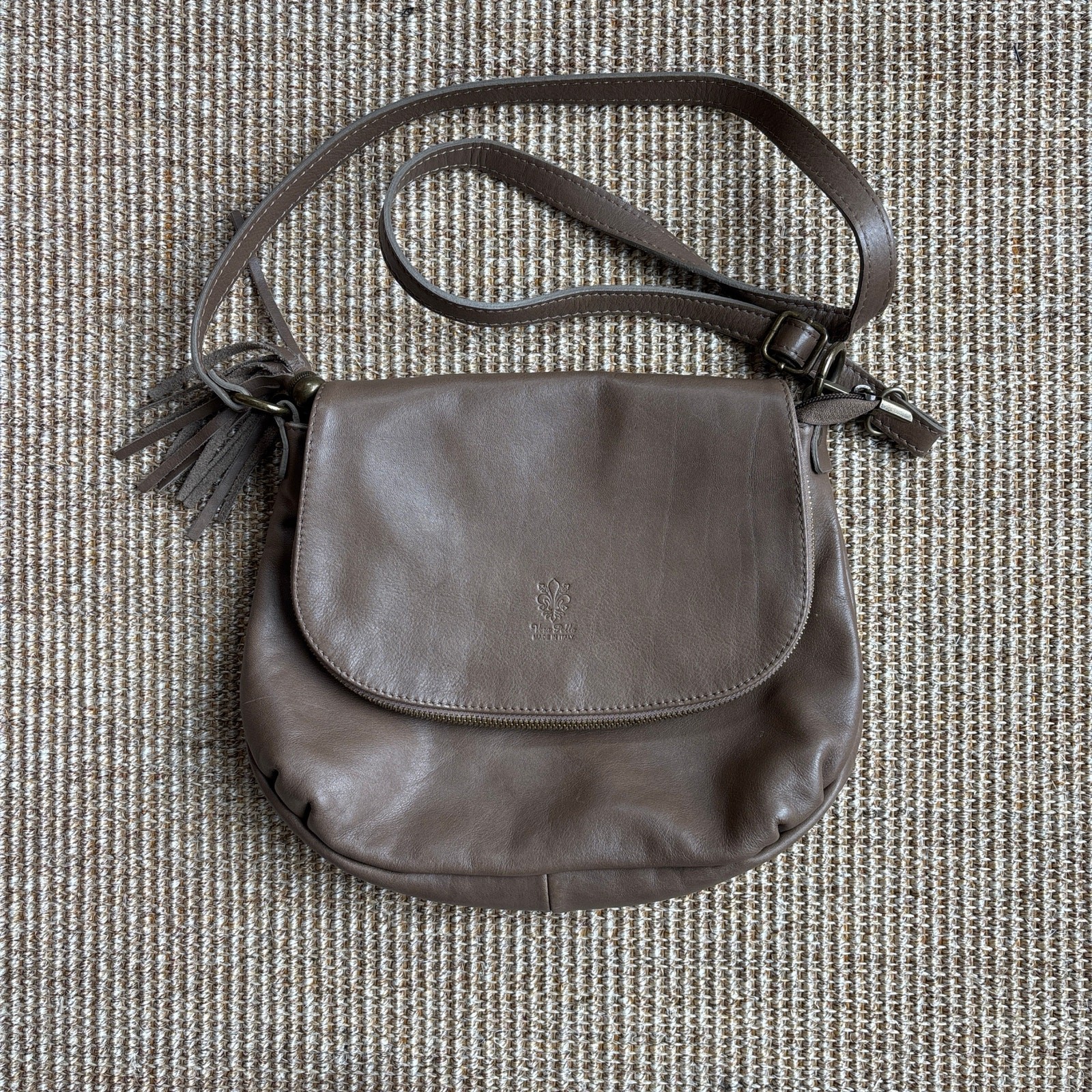Vera Pelle Genuine Leather Saddle Crossbody TaupeTassel Flap Made in Italy