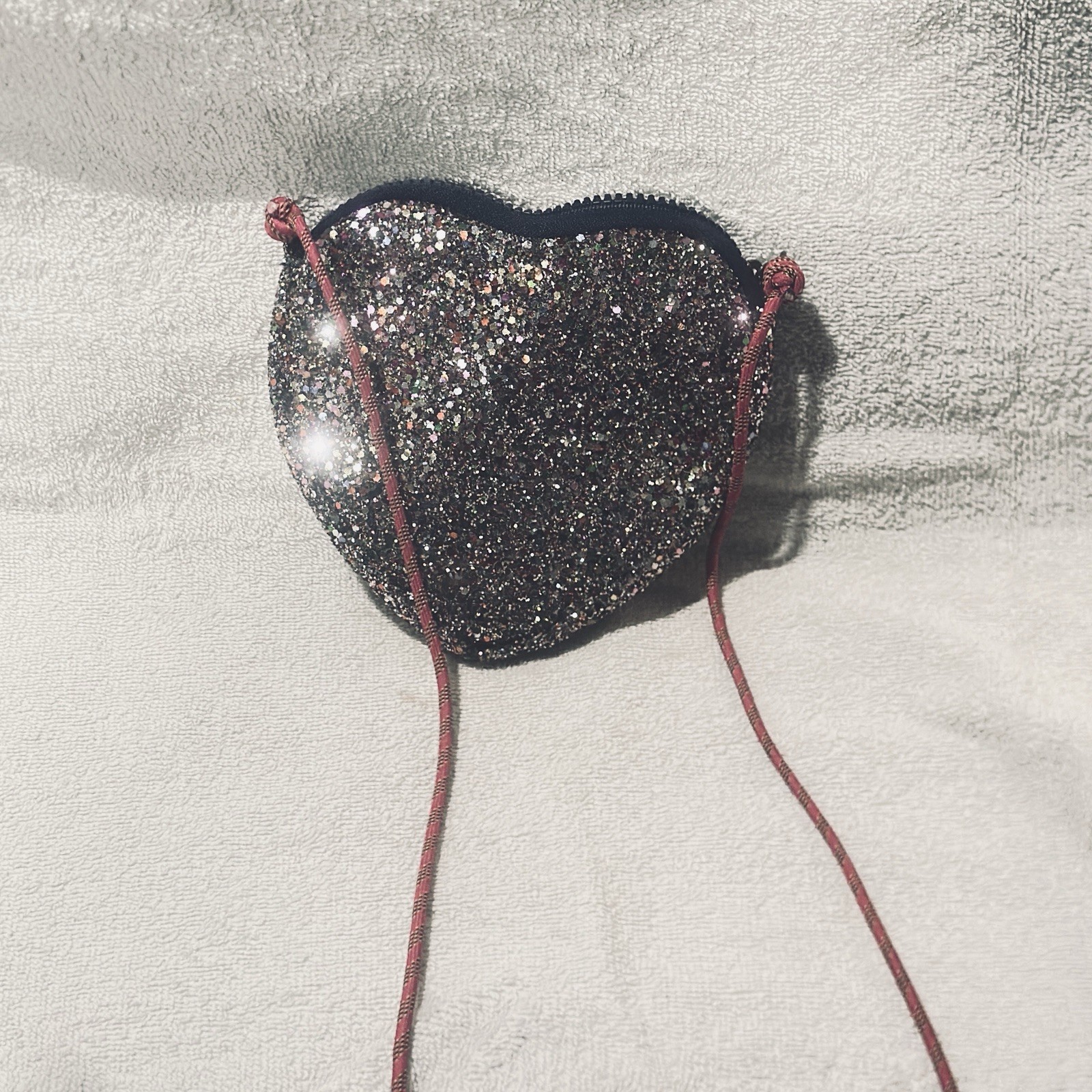 Women’s Black Heart Shape Glitter Accent Zip Crossbody Bag Red Strap Solid