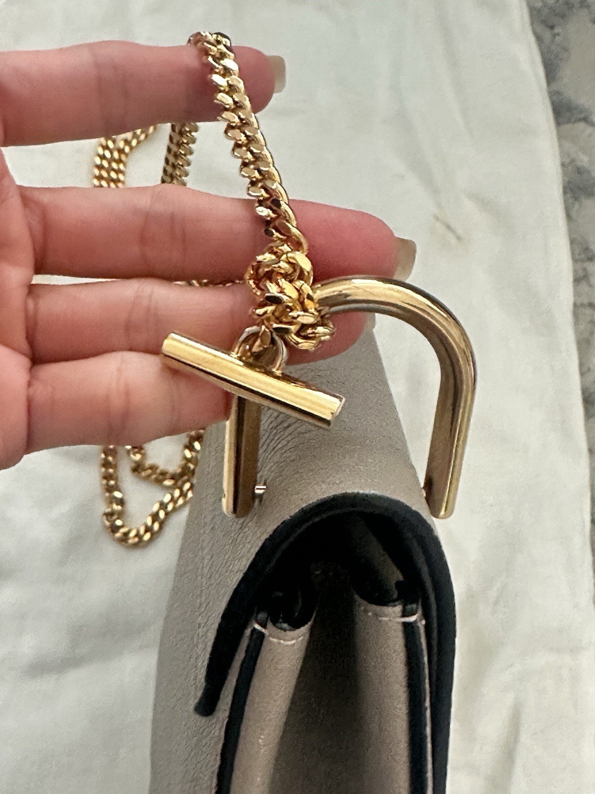 Chloé Gray Pebbled Shoulder Bag Gold Chain Strap Turn Lock Logo Designer