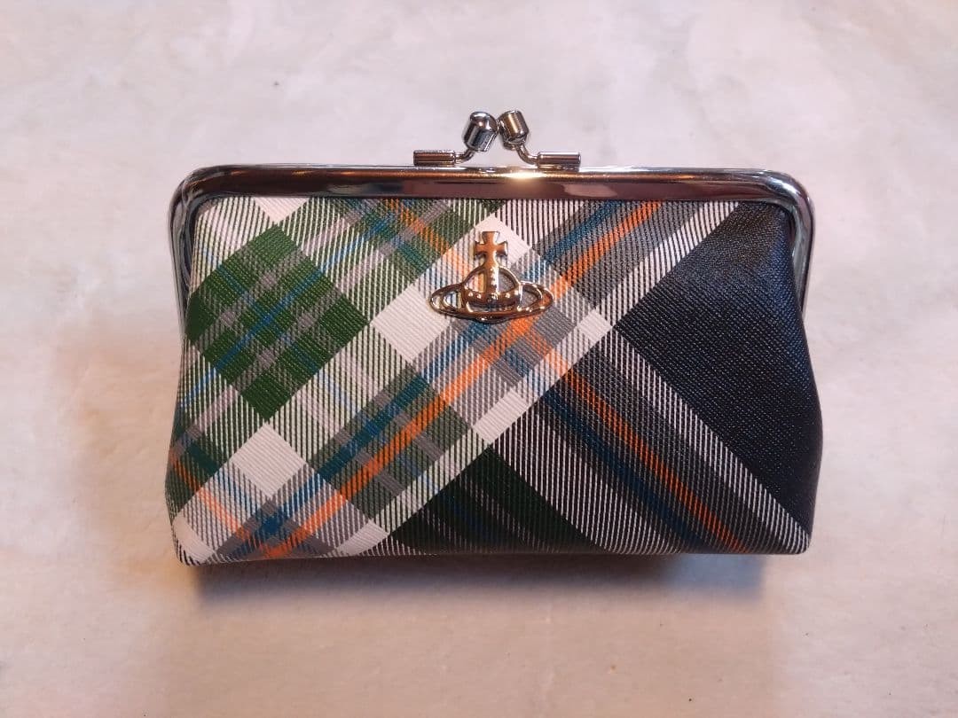Vivienne Westwood Green Check Clasp-frame Pouch Auth about 4.33 × 6.89 × 2.76″