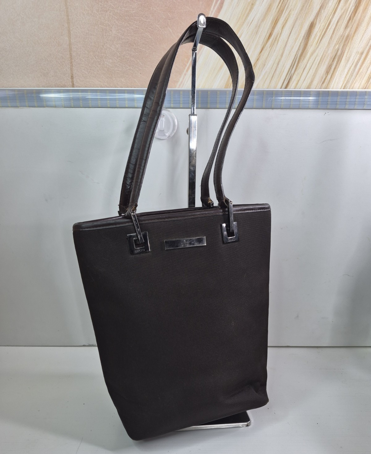 Gucci Brown Tote Bag Logo Accent Silver Hardware Open Top Inner Pockets