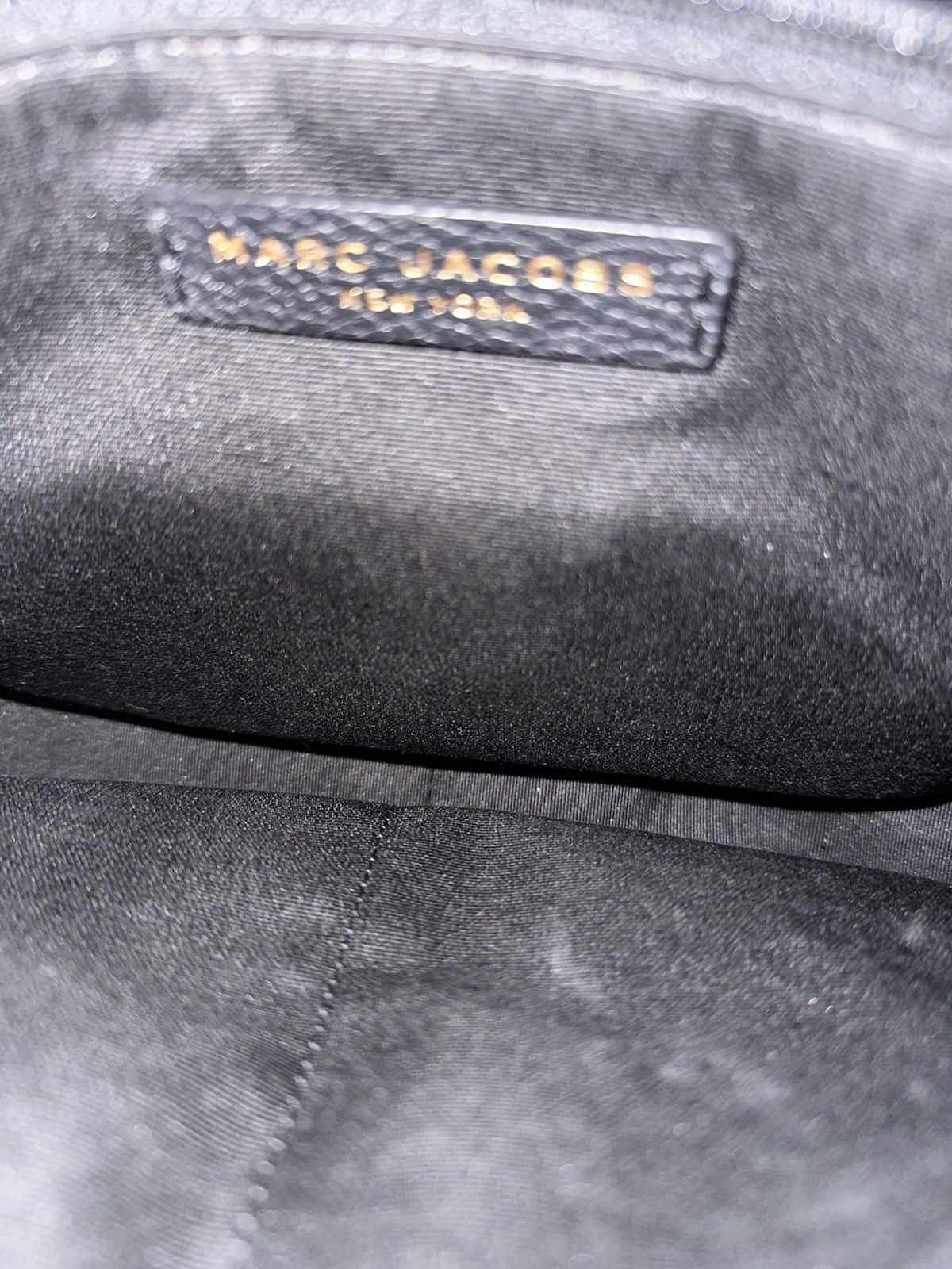Marc Jacobs Black Pebbled Shoulder Bag Gold Hardware Zip Magnetic Closure