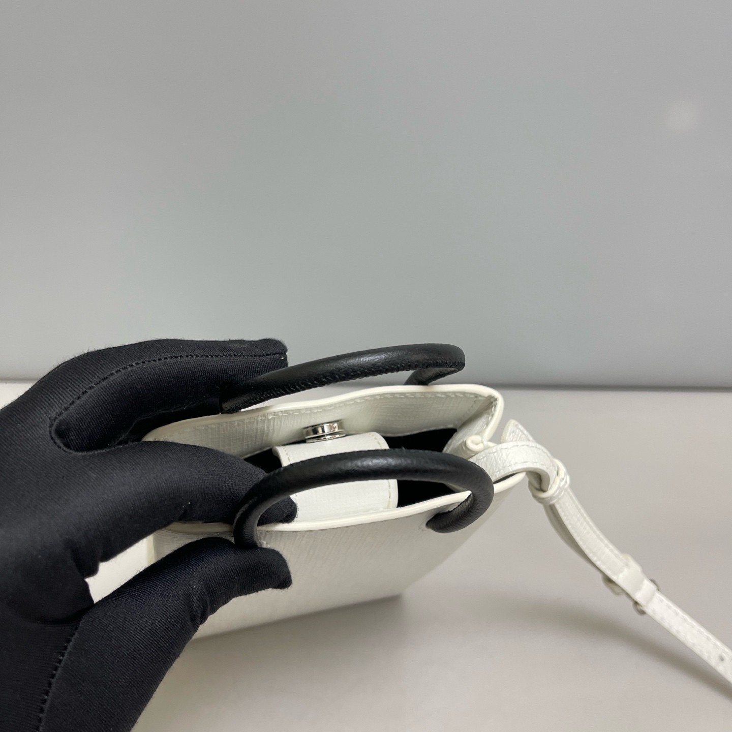 Balenciaga Logo Shopping Phone Holder White Black Calfskin (kc071926a7r)