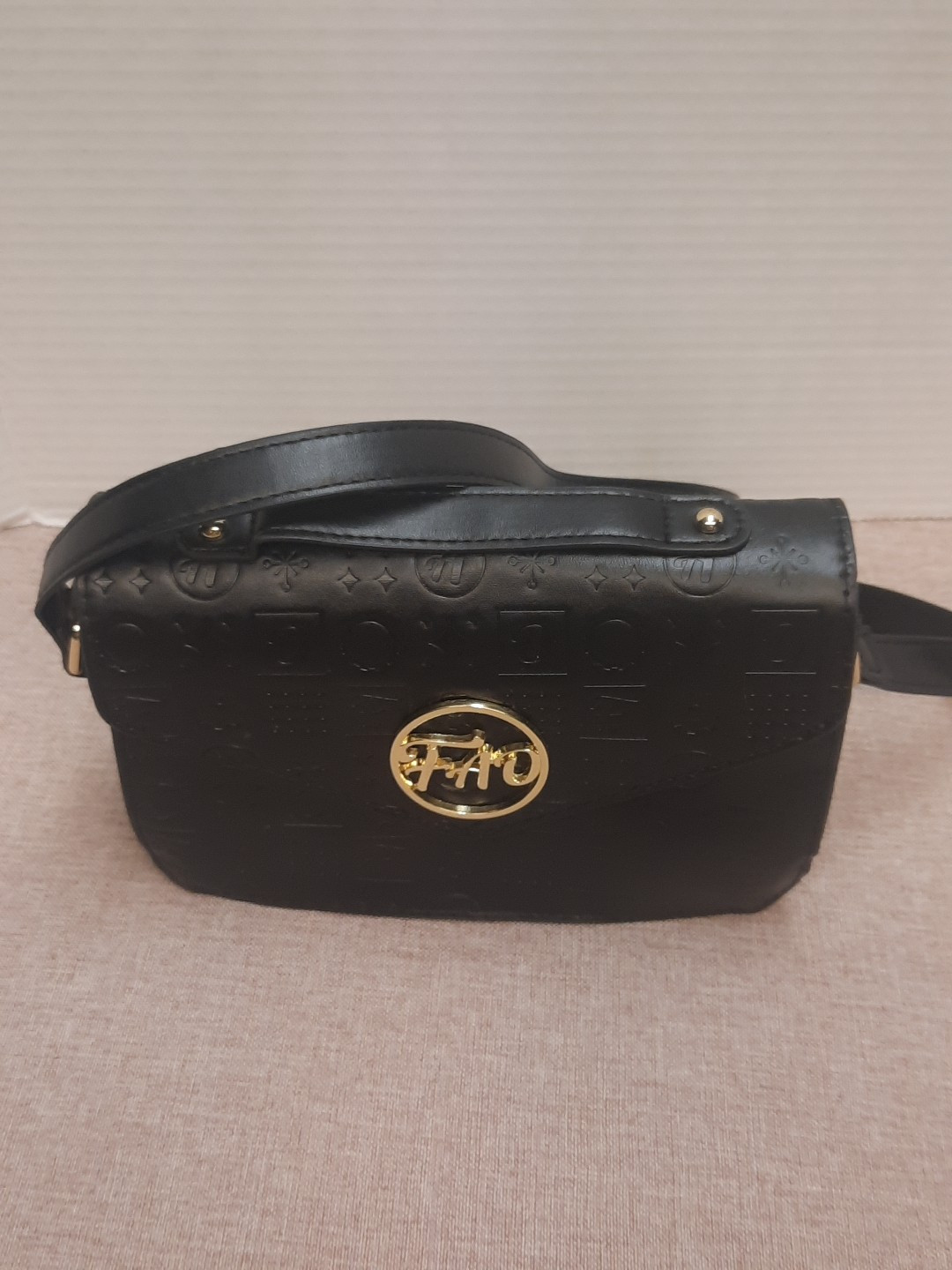 FAO Schwarz Small Purse, Black Shoulder Bag Embossed Sleek Stylish