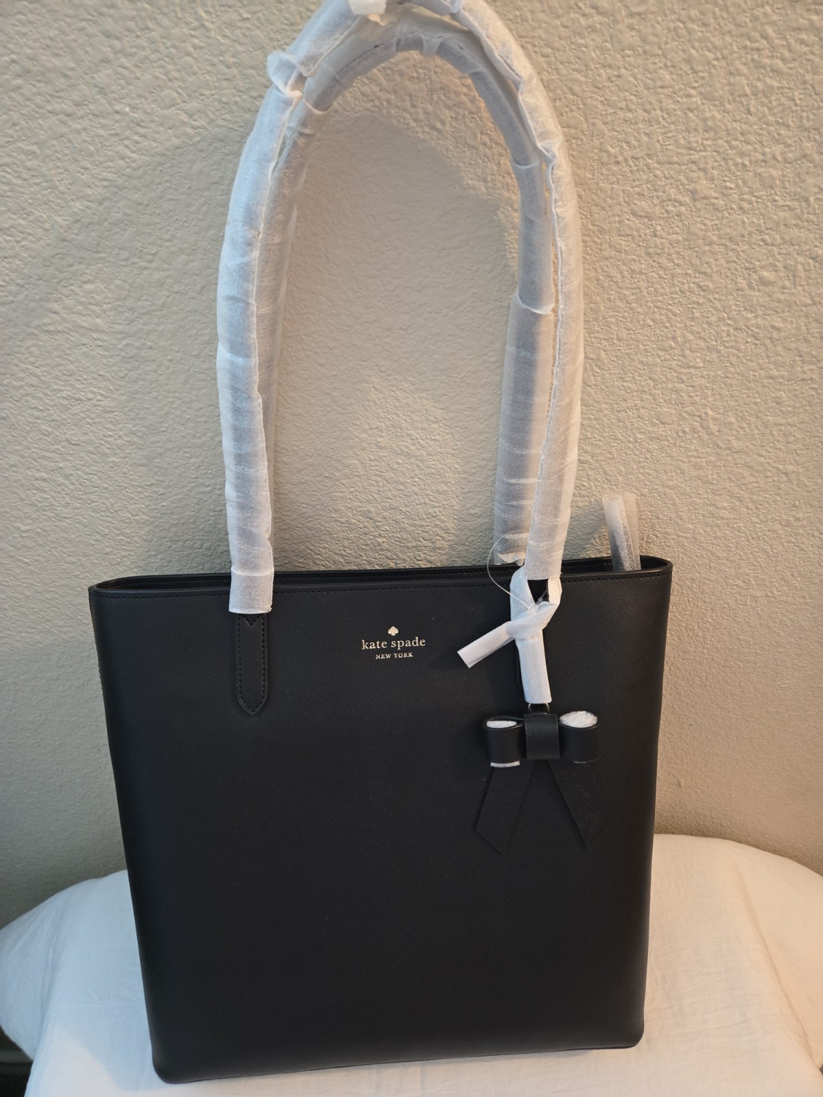 New Kate Spade Brynn Large Tote Bag Black Saffiano Purse with Bow Bag Charm NWT