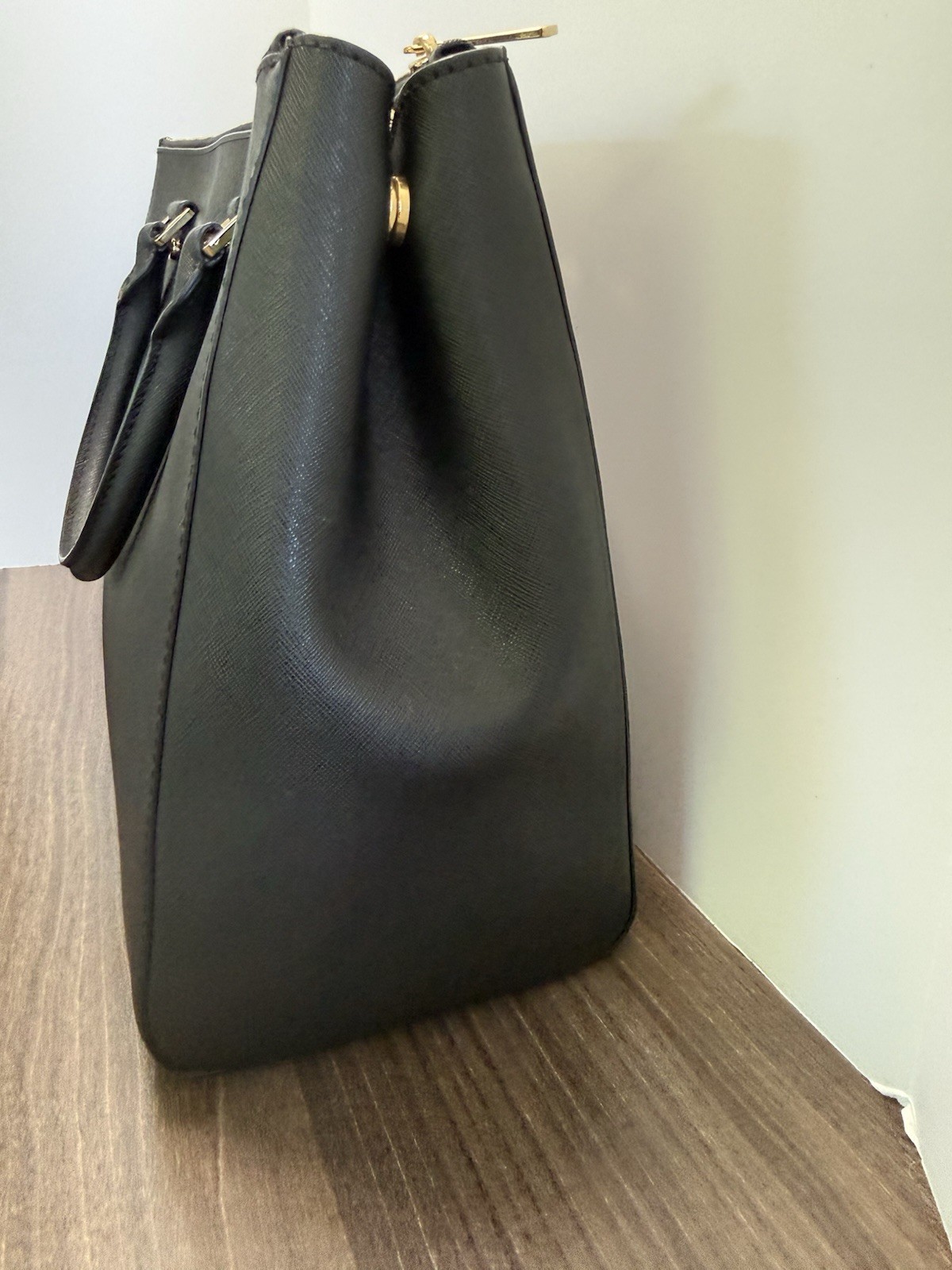 MICHAEL KORS SUTTON Large Leather Satchel in black