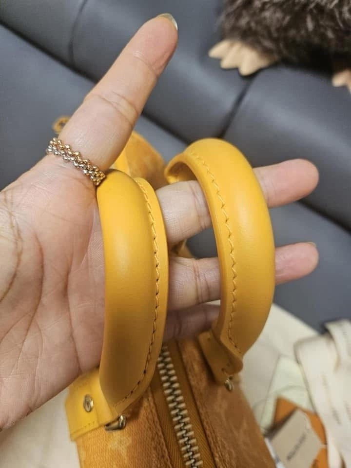 Louis Vuitton × Pharrell Williams Keepall Bandoulière 25 — Yellow | Monogram