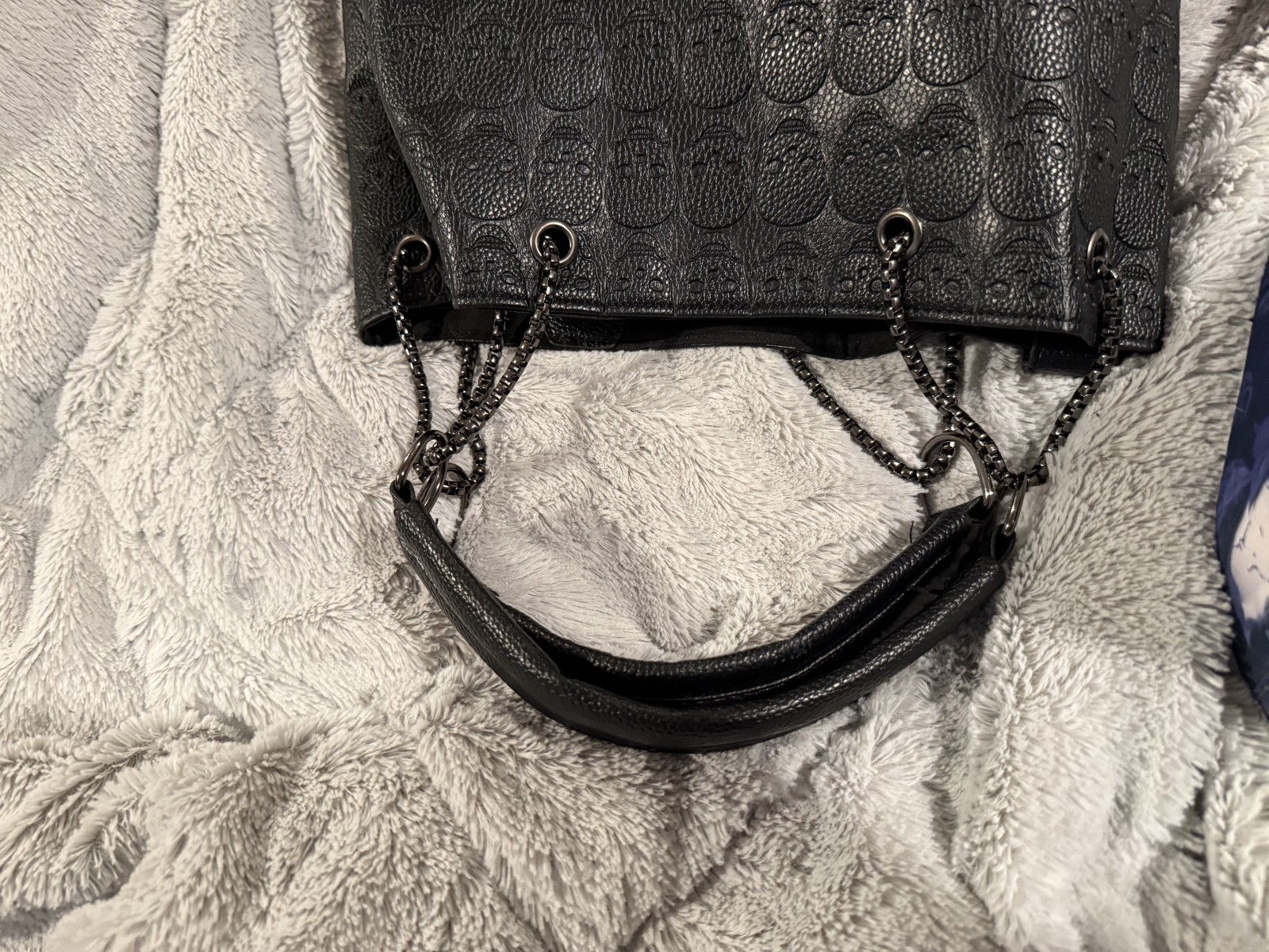 Black Skull shoulder bag -beautifully blended & full of personality!