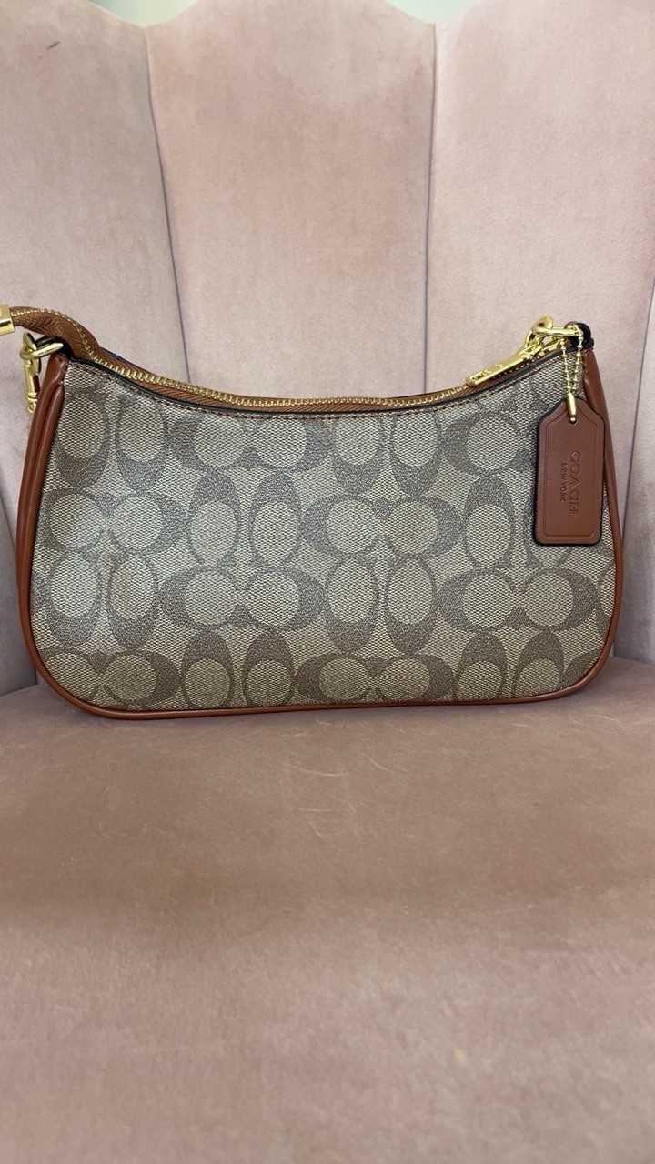 Coach Signature Brown/Tan Zip Shoulder Bag Gold Hardware Chain Strap Hangtag