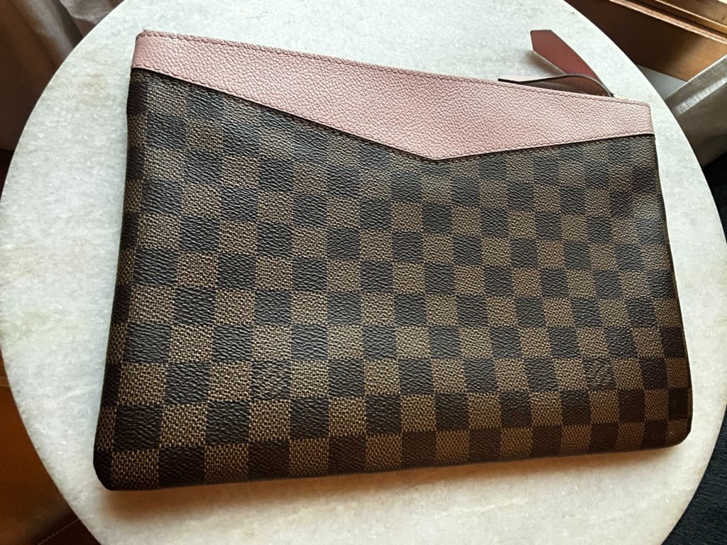 Louis Vuitton Daily Pouch Damier Ebene Date Code TN0240