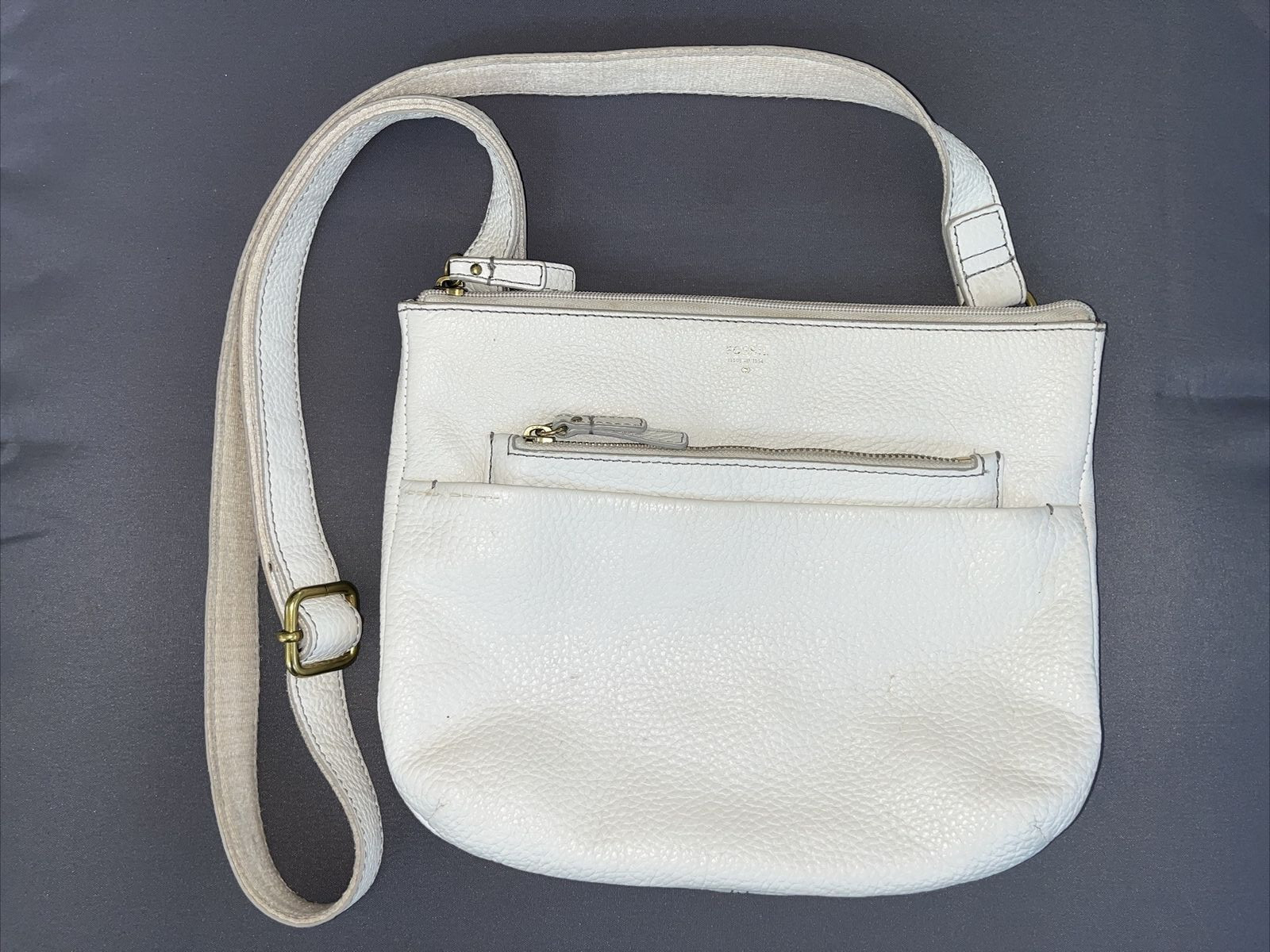 Ivory Fossil Leather Crossbody Shoulder Bag Purse 10.5 x 9 In Zip Shut Organizer