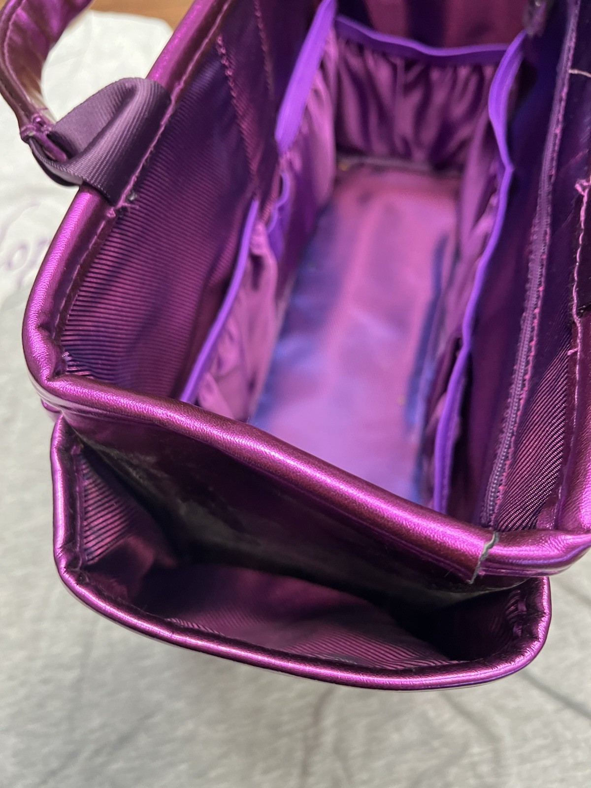 YOUNIQUE Metallic Purple Presenter Kit Makeup Case bag 3 SAMPLES 2 T shirts