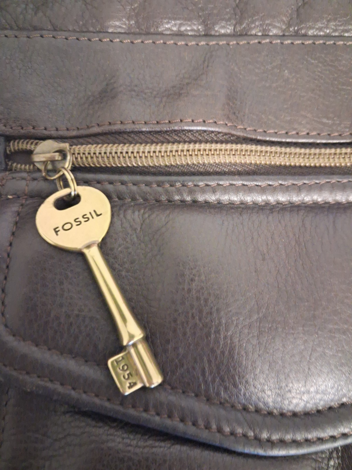 Vtg Fossil 1954 Brown Pebbled Leather Crossbody Purse 75082 w/ Brass Key
