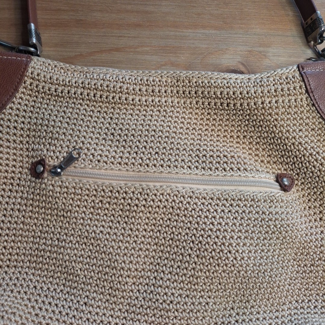 The Sak Los Indio Hobo Style Tan Crochet Medium Shoulder Bag Zip READ