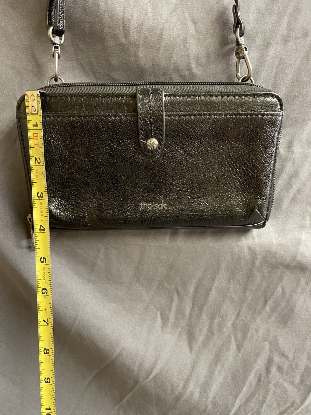 The Sak Iris Crossbody Purse Wallet Leather Outside Phone Pocket Zip Adjustable