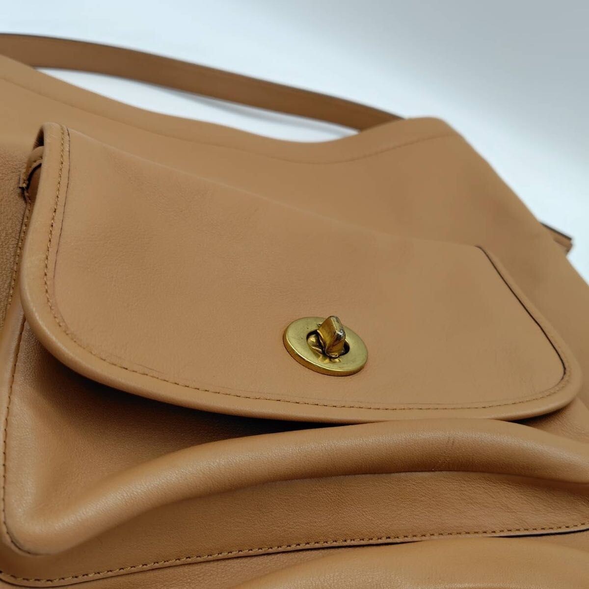 COACH 21193 Brown Leather Turn Lock Tassel Shoulder Bag Women 11in 12in