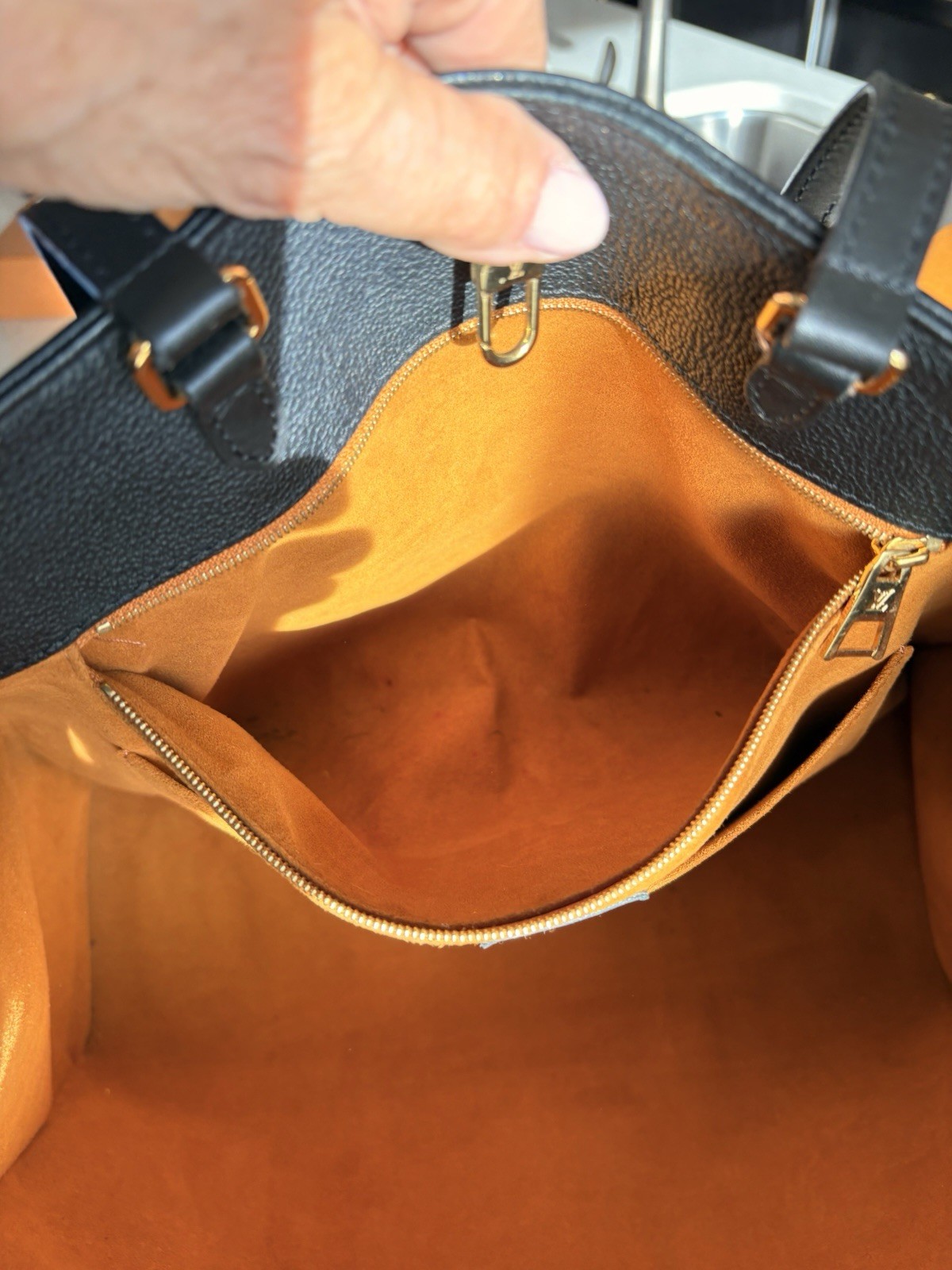 Louis Vuitton Onthego Black Tote Bag Empreinte Leather w/Orig Box Card Dustbag