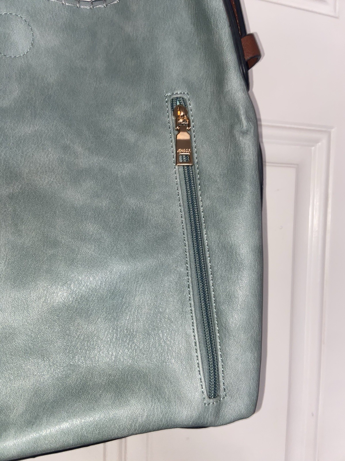 JEN AND CO vegan Turquoise And Brown Hobo Bag New With Tags