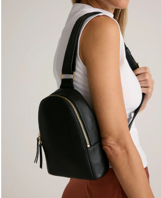 NWT QUINCE ITALIAN LEATHER SLING PACK CROSSBODY BAG BLACK MSRP $82