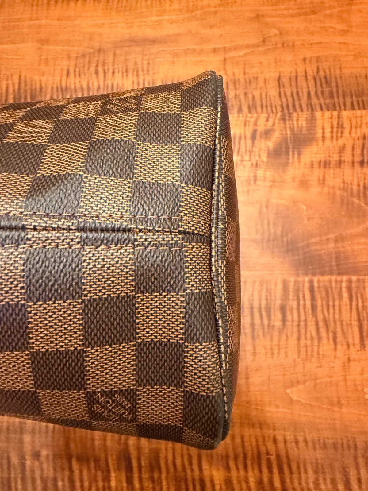 Authentic Louis Vuitton Neverfull MM with Pouch & Original Box, Dustbag & Bag