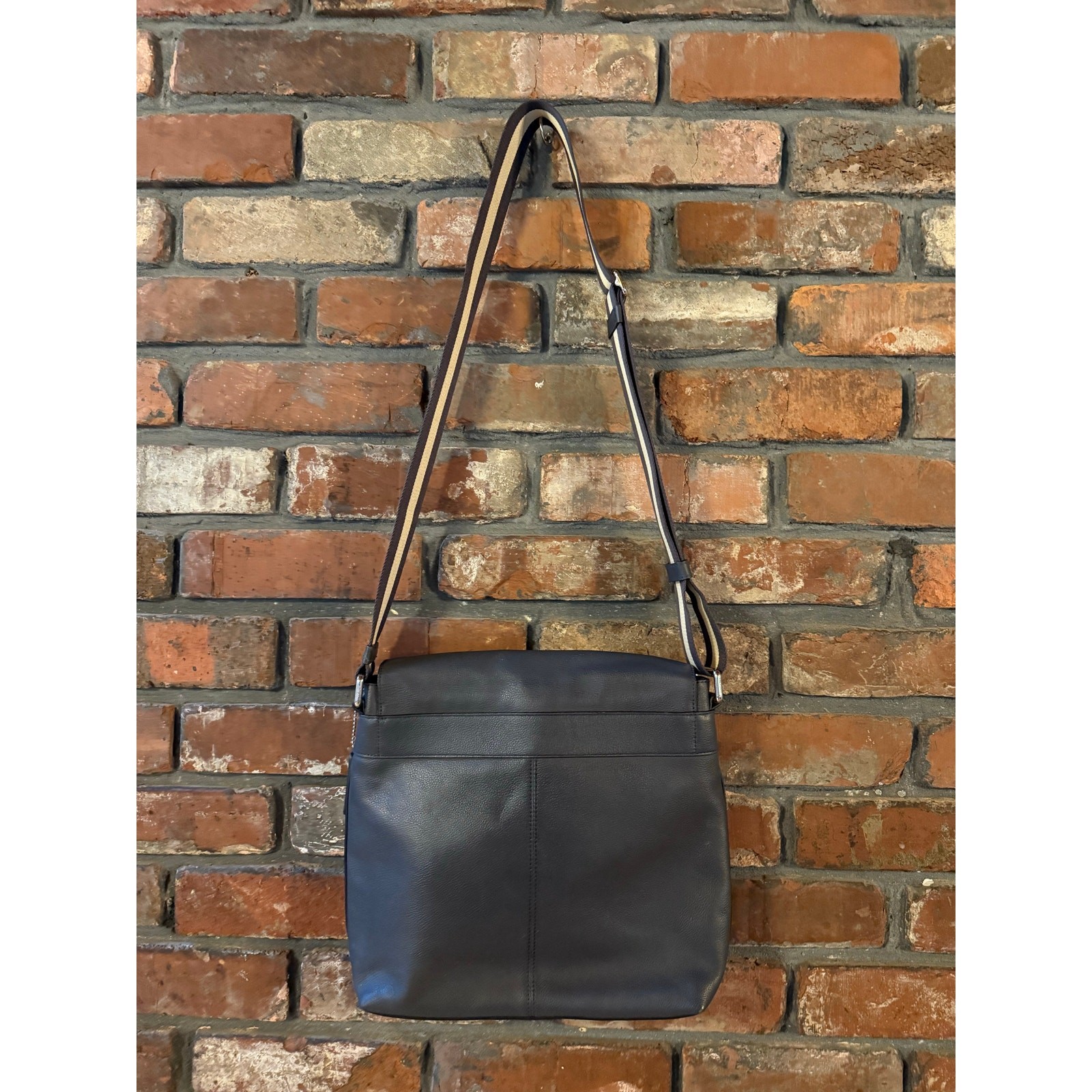 Coach Charles Small Messenger Bag (F28576)