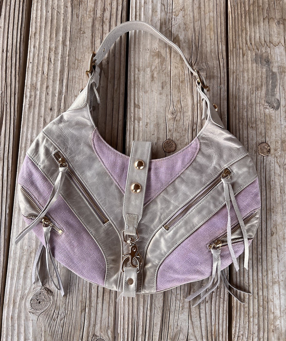 BOTKIER VINTAGE ICONIC CRESCENT HOBO BAG LAVENDER & PEARL LEATHER TRIGGER CLIP