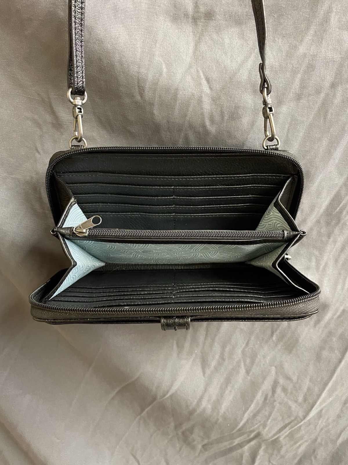 The Sak Iris Crossbody Purse Wallet Leather Outside Phone Pocket Zip Adjustable