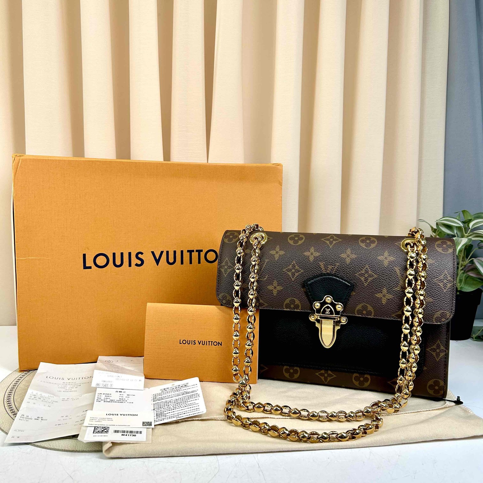 Louis Vuitton Pallas Chain Handbag in Monogram Canvas & Black Leather Auth