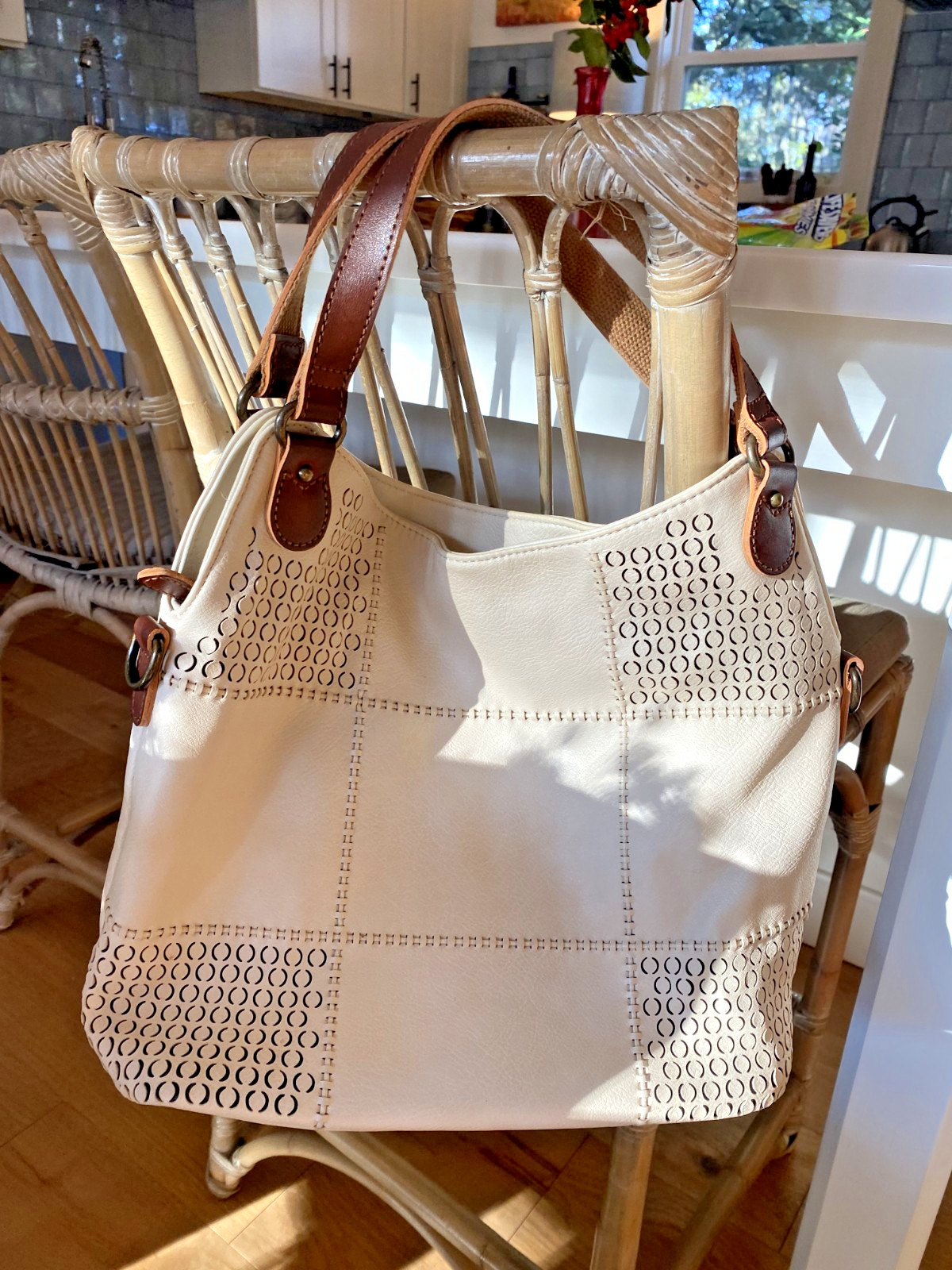 Clarks Cream Leather Shoulder Bag Cutout Detail Brown Strap 11×10
