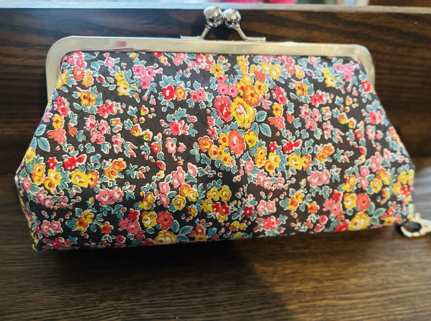 Sew Grown Live Simply Essential Oil Clutch Floral Pattern 8bottle/ Card Holders