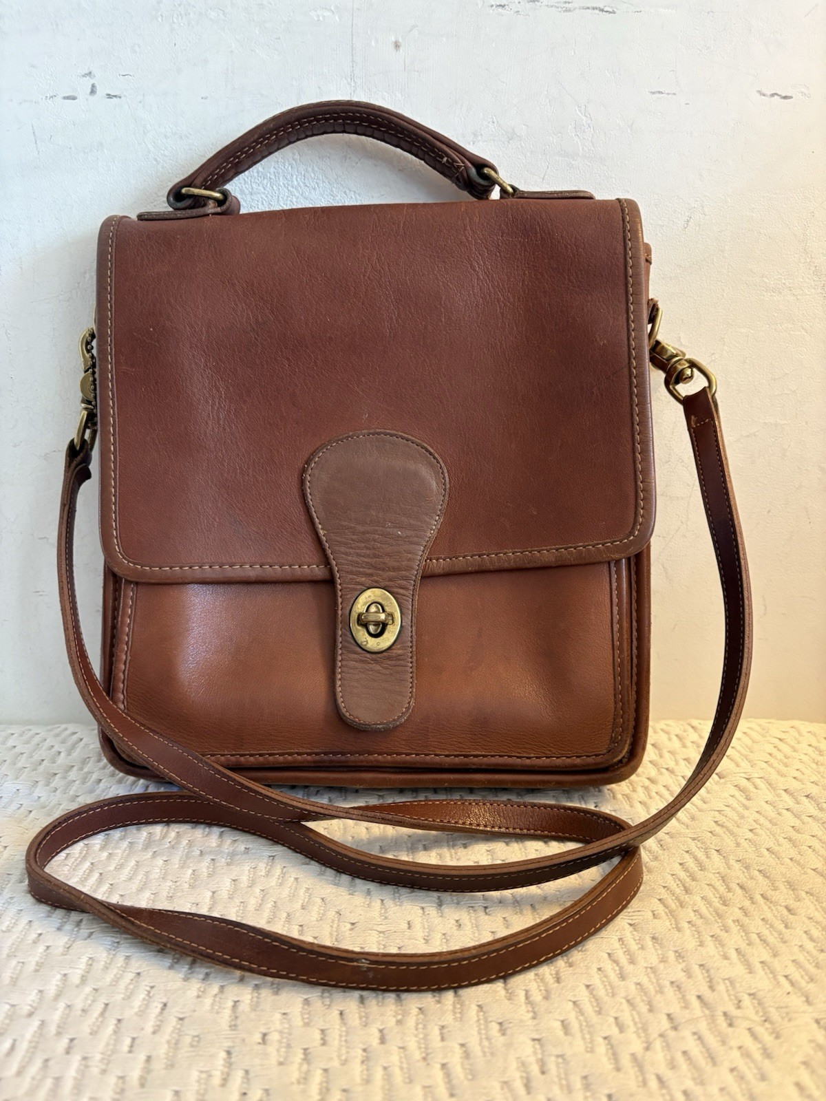 Vintage Coach Station Bag British Tan Flap Turn Lock Leather Crossbody Bag USA