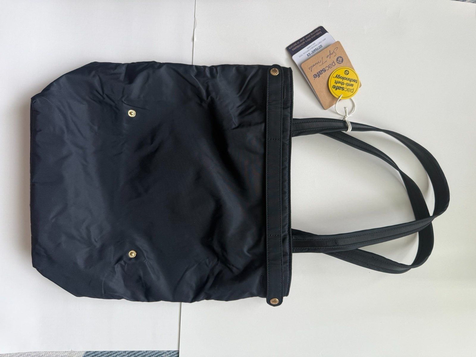Pacsafe Citysafe CX Vertical Tote RFID Lockable Black Travel Bag 10 liter 20445