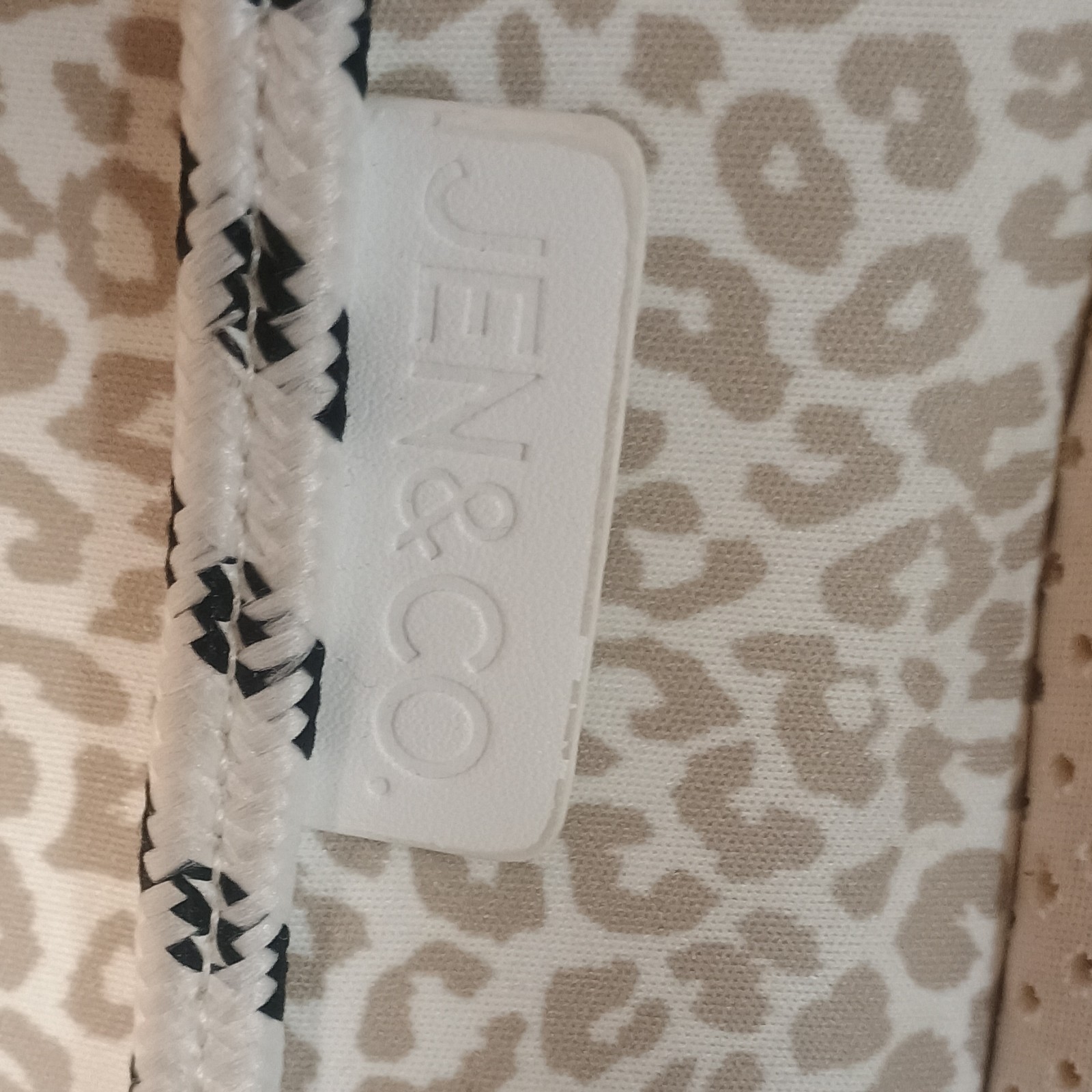 JEN&CO Leopard Print Perforated Zip Purse With Rope Handles & Makeup Bag