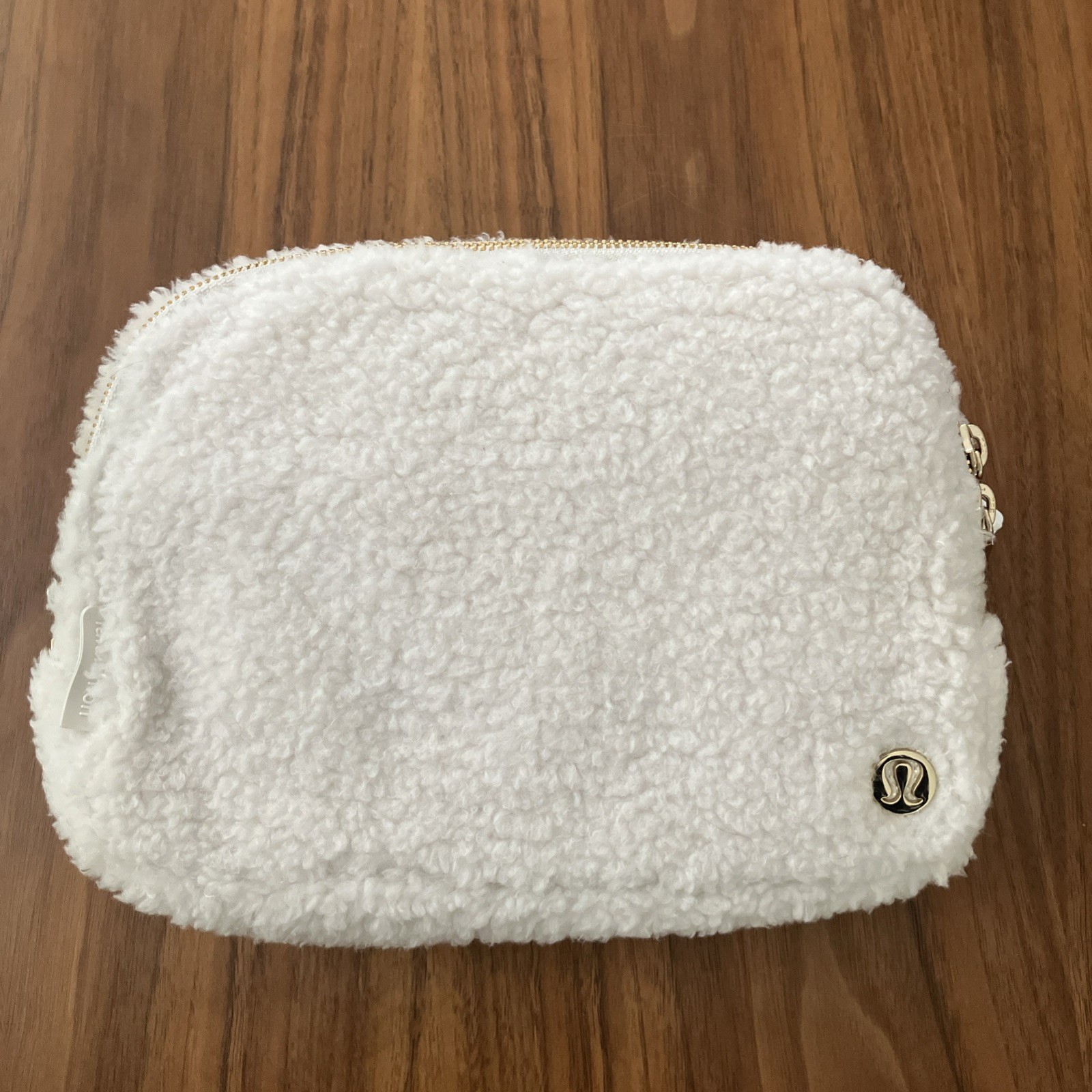 Lululemon Everywhere Belt Bag Large 2L Fleece White O/Gold 8.3 x 2.2 x 5.7 NWT