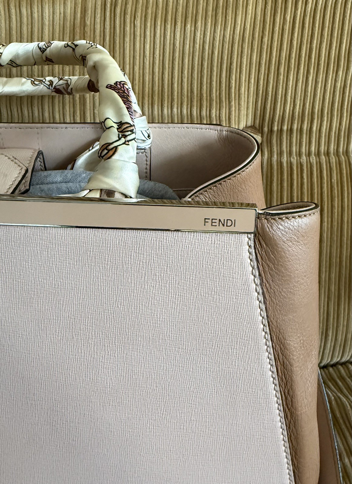 Authentic – Fendi Peekaboo Shoulder Bag cream & orange
