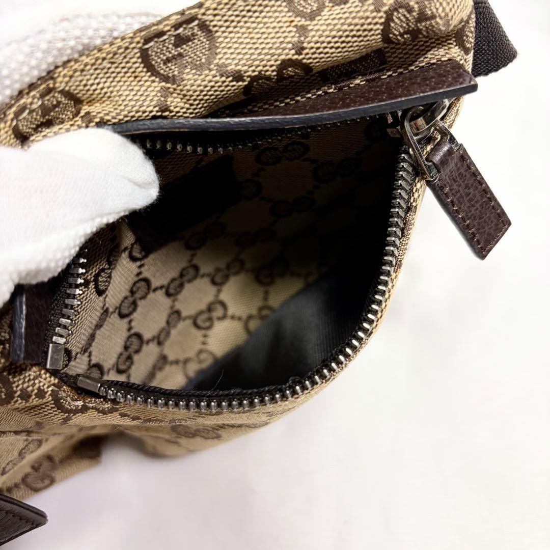 Gucci GG Canvas Logo Embossed Shoulder Bag 28566 Multifunctional Brown