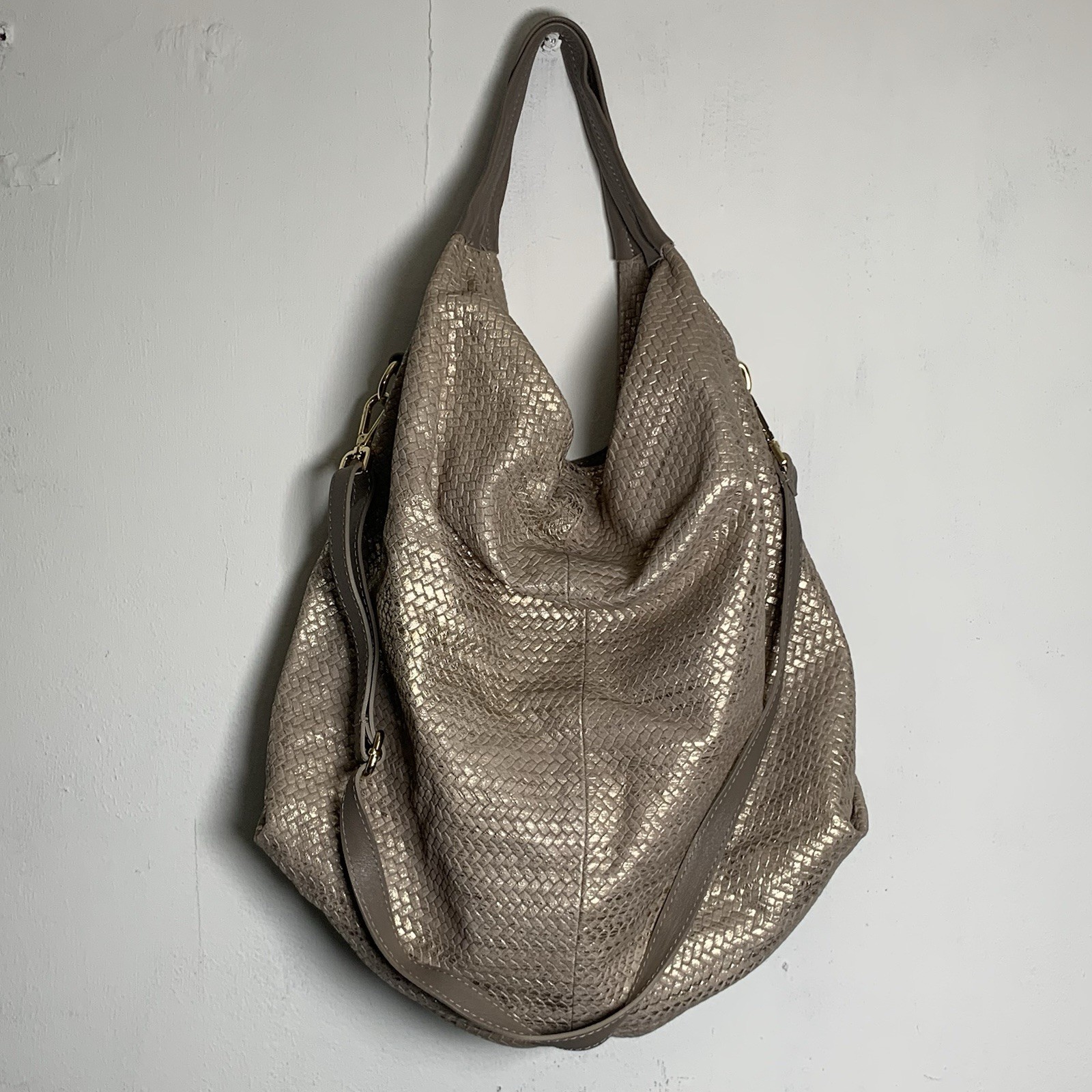 Laura Di Maggio – Beige Woven Embossed Suede Shoulder Bag – Made in Italy