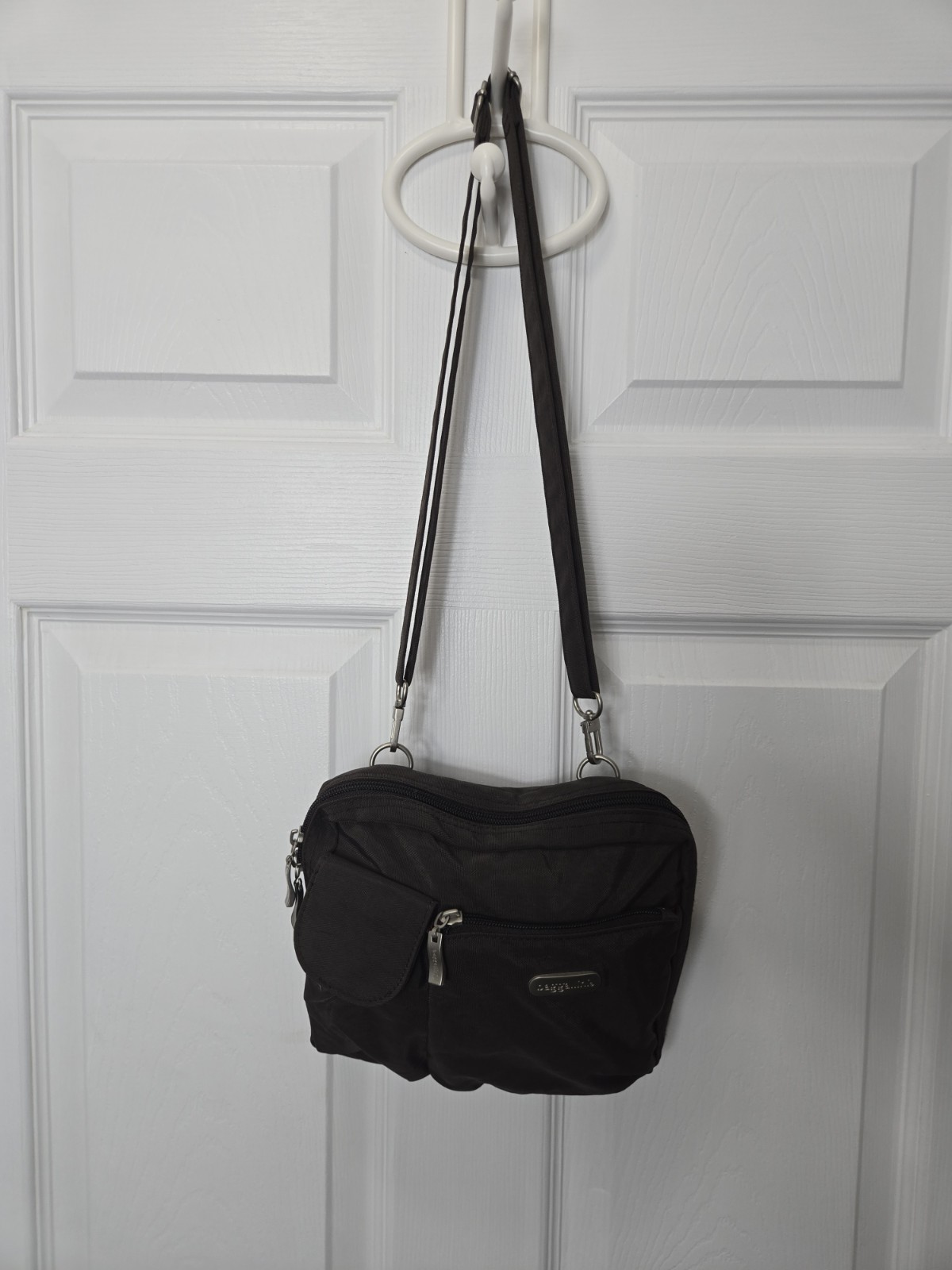 Baggallini Gray Multi Pocket Adjustable Strap Crossbody Bag Purse 3/4 Zip