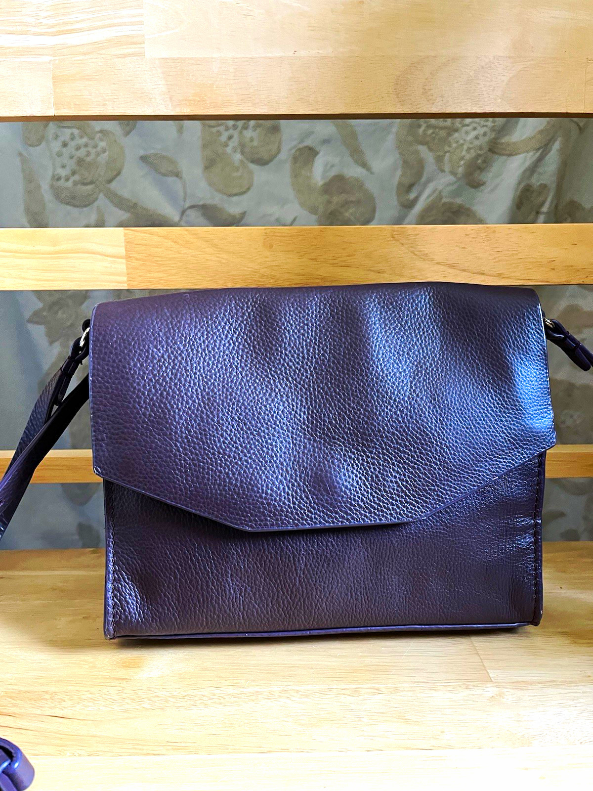 Clarks Women’s Purple Pebbled Flap Crossbody Bag Genuine Leather.