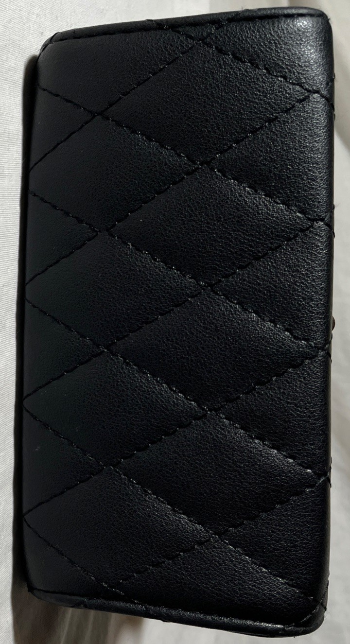 Black Purse (6.75”x5.75”x3”) Excellent Condition! *FREE SHIPPING*