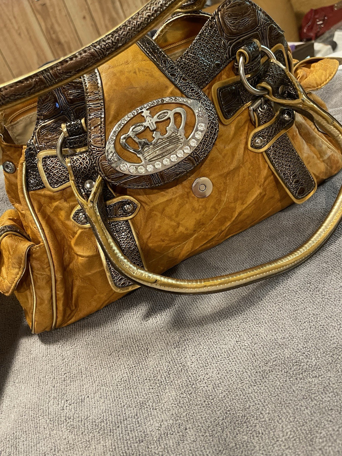 Women’s Gold Metallic Shoulder Bag Medium Zip Closure Lined Inner Pockets Buckle