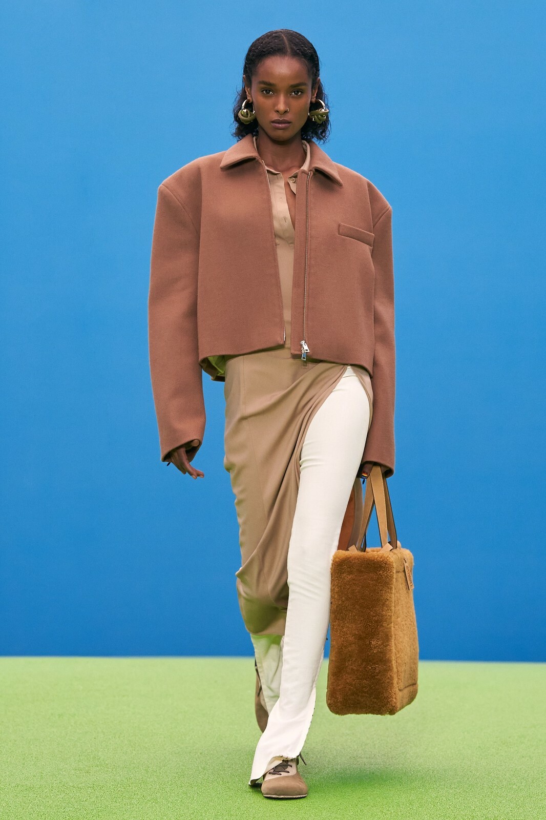 BNWT AW21 JACQUEMUS “LE CABAS NEVE” SHEARLING SHOULDER BAG