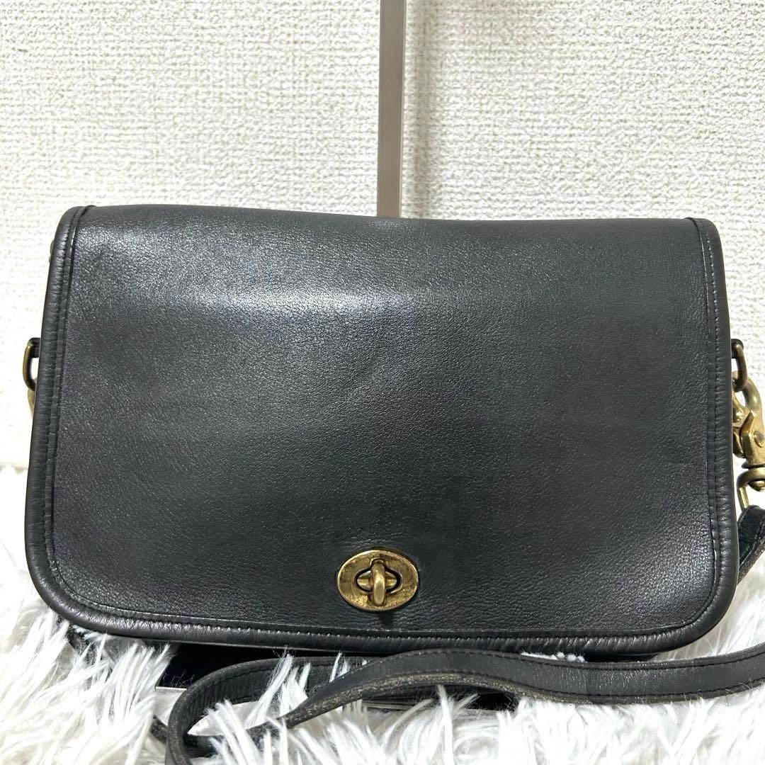 Excellent condition Turn Lock Flap Old Coach Black Leather Item Unisex from Japa